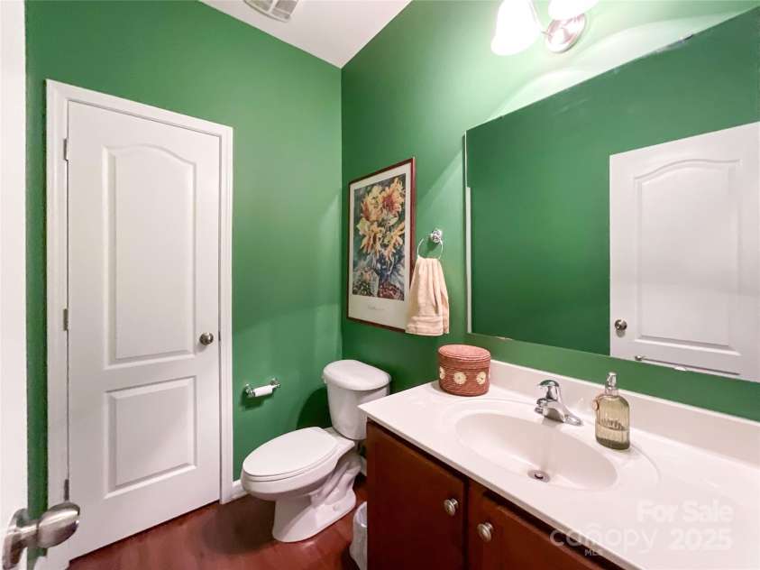 1500 Sunflower Field Place, Matthews, NC 28104.  MLS# CAR4281804, YatesRealty ID 29942. Half Bathroom on main