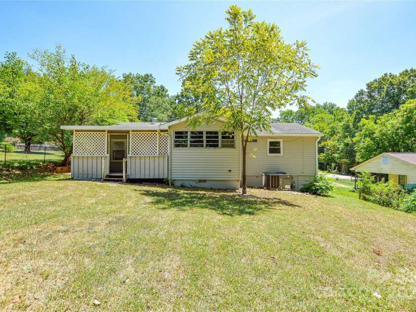 116 Brymer Road, Gastonia, NC 28056.  MLS# CAR4283903, YatesRealty ID 29943. 