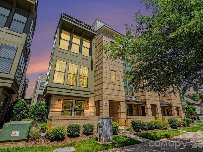 1571 Duckworth Avenue, Charlotte, NC 28208.  MLS# CAR4389981, YatesRealty ID 29943. 