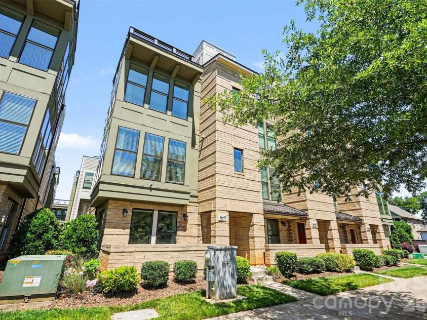 1571 Duckworth Avenue, Charlotte, NC 28208.  MLS# CAR4389981, YatesRealty ID 29943. 