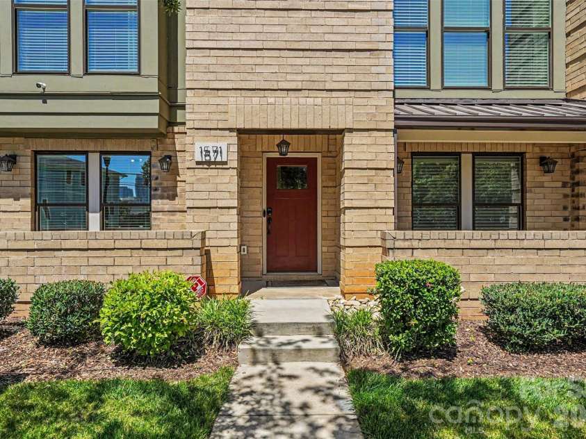 1571 Duckworth Avenue, Charlotte, NC 28208.  MLS# CAR4389981, YatesRealty ID 29943. 