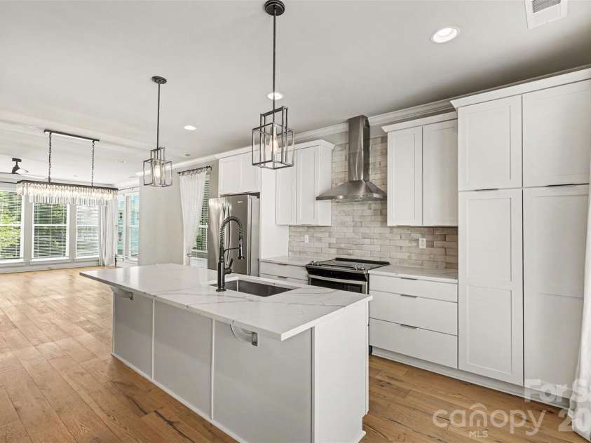 1571 Duckworth Avenue, Charlotte, NC 28208.  MLS# CAR4389981, YatesRealty ID 29943. 