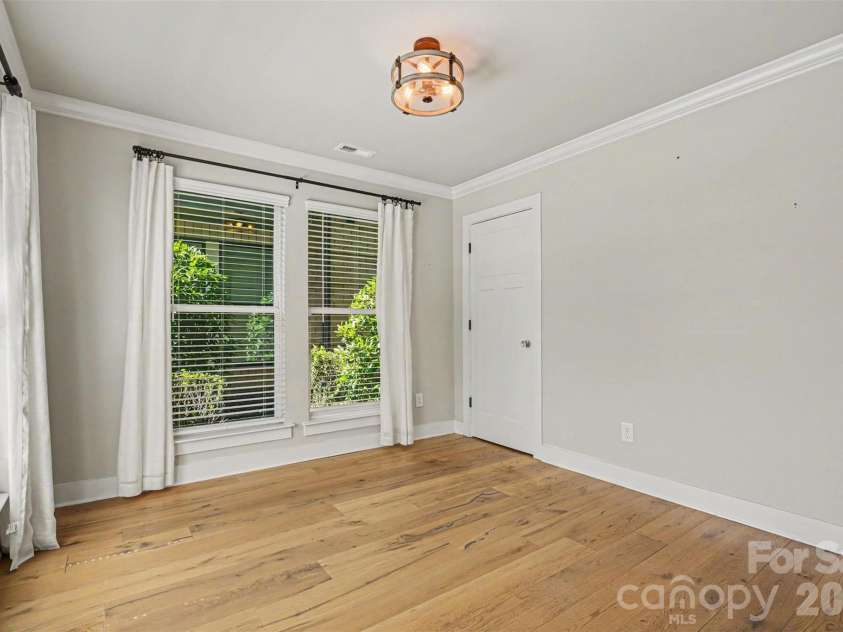 1571 Duckworth Avenue, Charlotte, NC 28208.  MLS# CAR4389981, YatesRealty ID 29943. 