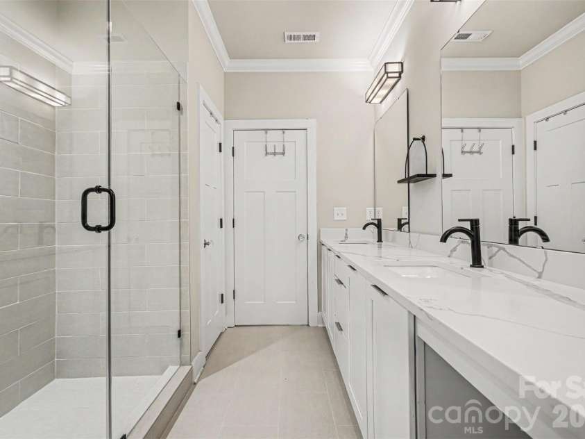 1571 Duckworth Avenue, Charlotte, NC 28208.  MLS# CAR4389981, YatesRealty ID 29943. 