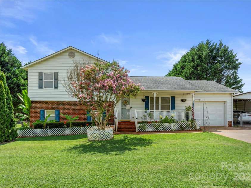 938 Lyndsey Brook Court, Lincolnton, NC 28092.  MLS# CAR4282551, YatesRealty ID 29945. 