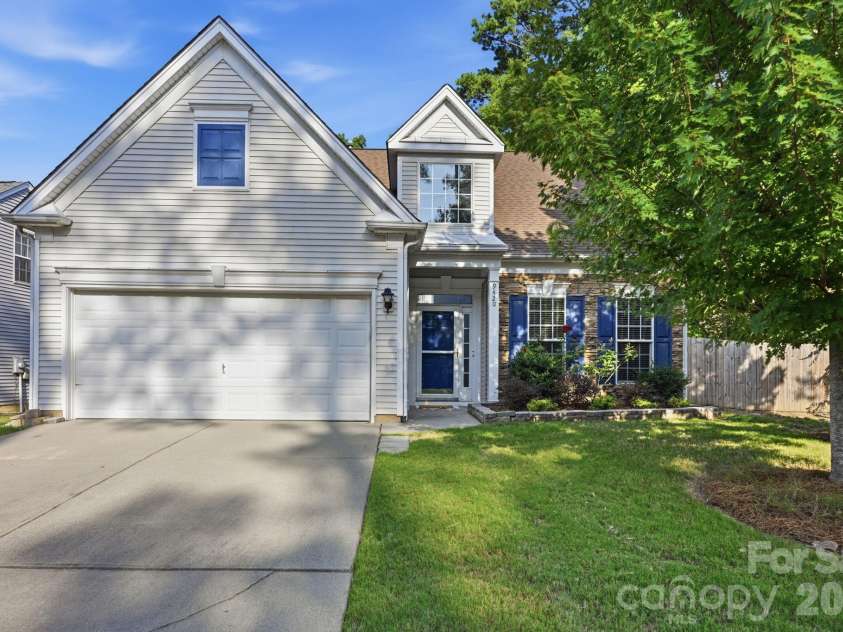 9420 Kestral Ridge Drive, Charlotte, NC 28269.  MLS# CAR4392710, YatesRealty ID 29945. 