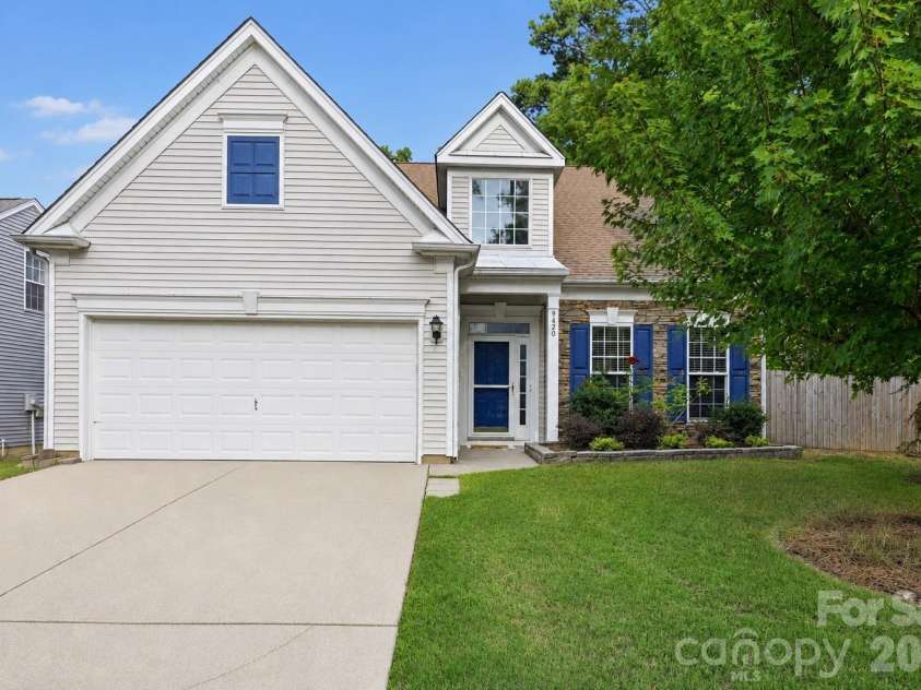 9420 Kestral Ridge Drive, Charlotte, NC 28269.  MLS# CAR4392710, YatesRealty ID 29945. 