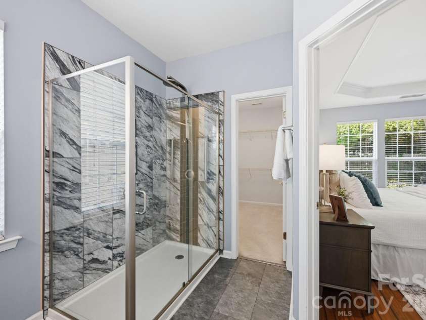 9420 Kestral Ridge Drive, Charlotte, NC 28269.  MLS# CAR4392710, YatesRealty ID 29945. Primary Bath