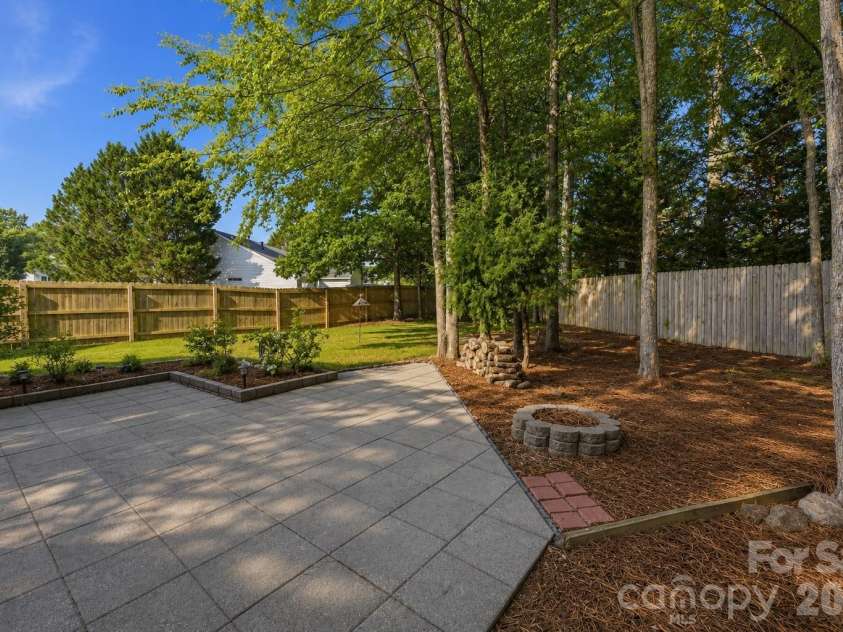 9420 Kestral Ridge Drive, Charlotte, NC 28269.  MLS# CAR4392710, YatesRealty ID 29945. Virtual Update-Pine Needles and backyard will easily updated
