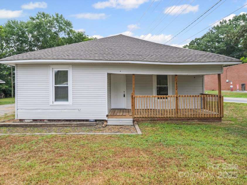 863 Old Charlotte Road, Concord, NC 28027.  MLS# CAR4272024, YatesRealty ID 29946. 