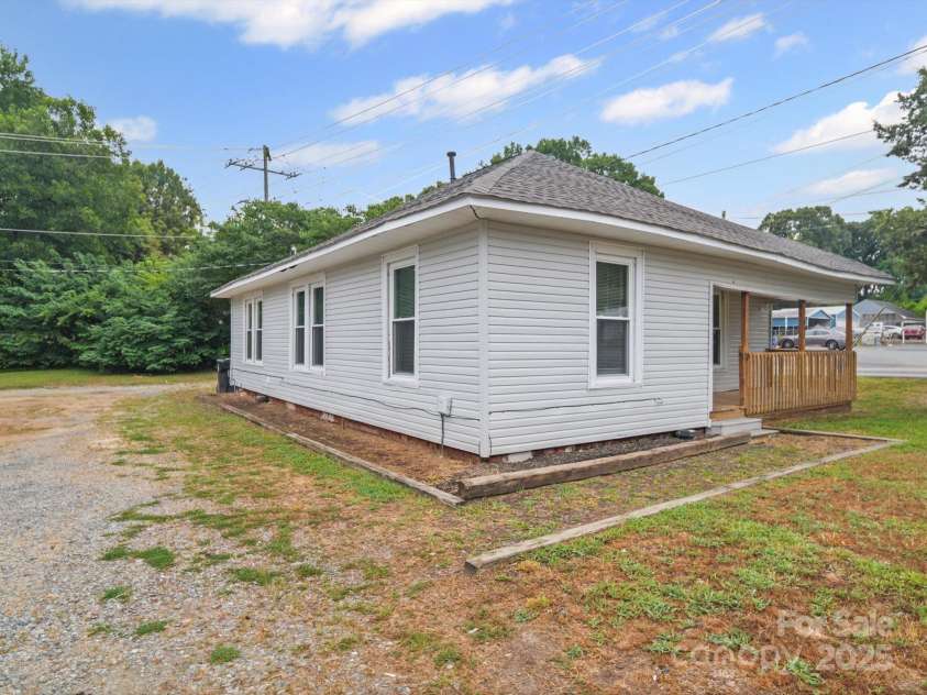 863 Old Charlotte Road, Concord, NC 28027.  MLS# CAR4272024, YatesRealty ID 29946. 