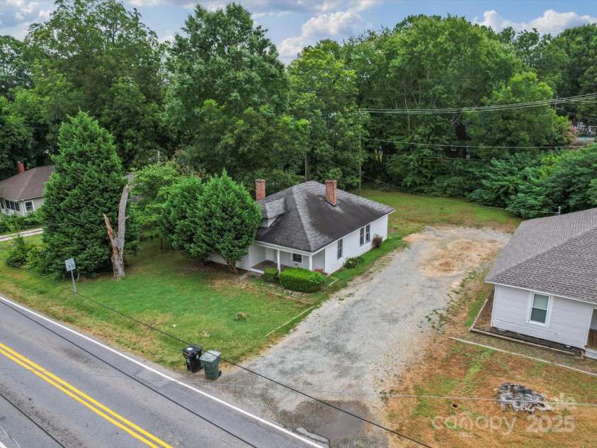 863 Old Charlotte Road, Concord, NC 28027.  MLS# CAR4272024, YatesRealty ID 29946. 863 Old Charlotte -