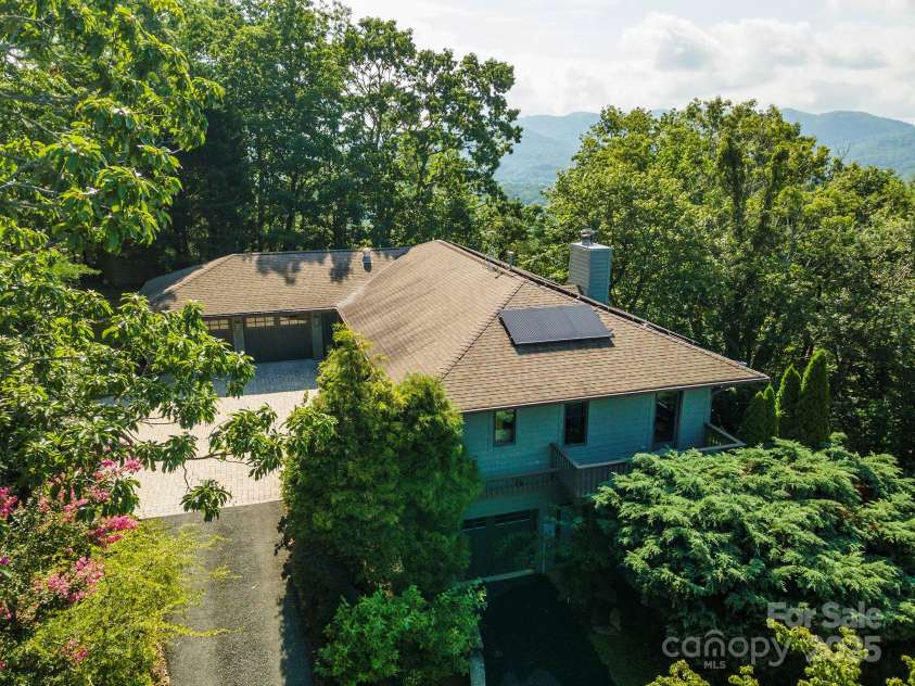 4 Galax Lane, Black Mountain, NC 28711.  MLS# CAR4286030, YatesRealty ID 29947. 