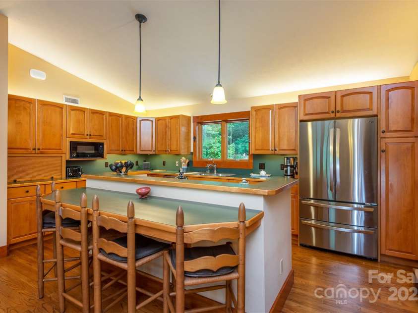 4 Galax Lane, Black Mountain, NC 28711.  MLS# CAR4286030, YatesRealty ID 29947. 