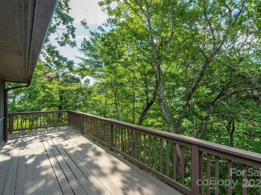 4 Galax Lane, Black Mountain, NC 28711.  MLS# CAR4286030, YatesRealty ID 29947. 