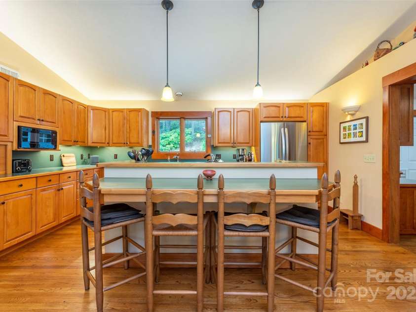 4 Galax Lane, Black Mountain, NC 28711.  MLS# CAR4286030, YatesRealty ID 29947. Extra seating or breakfast space.