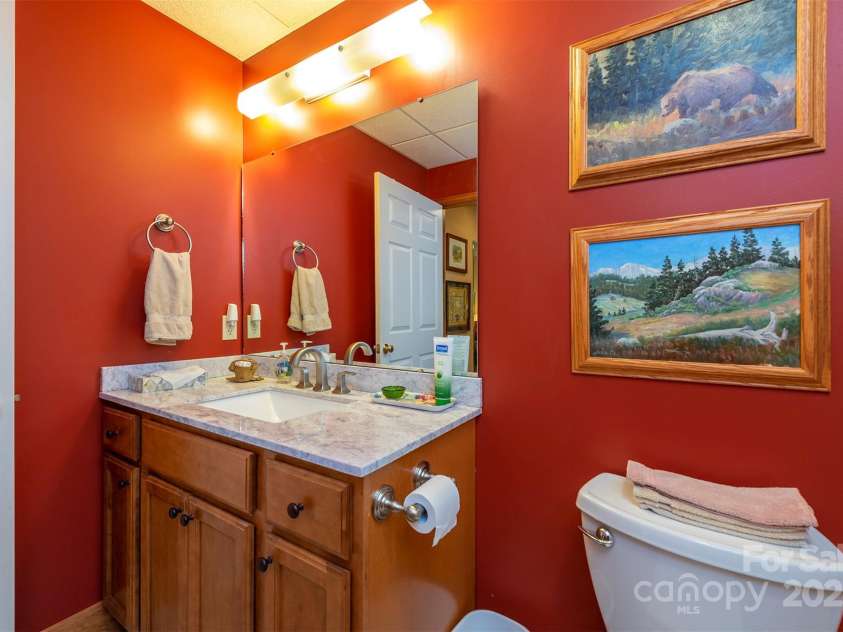 4 Galax Lane, Black Mountain, NC 28711.  MLS# CAR4286030, YatesRealty ID 29947. Hall bath off of family room