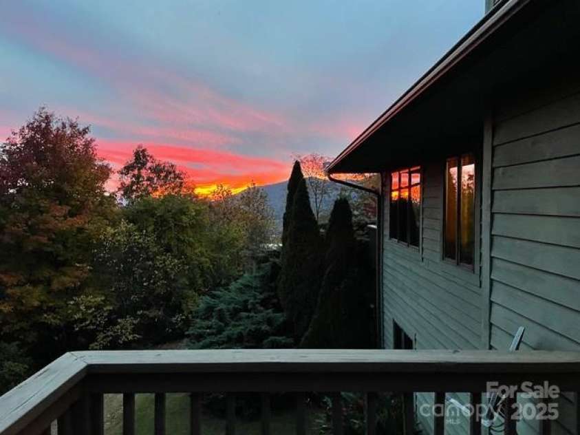 4 Galax Lane, Black Mountain, NC 28711.  MLS# CAR4286030, YatesRealty ID 29947. Sunset views!