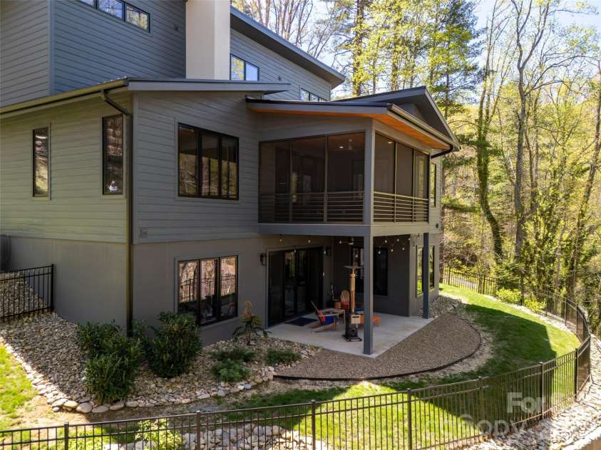 42 Spring Cove Road, Asheville, NC 28804.  MLS# CAR4246585, YatesRealty ID 29948. Dual-tiered exterior living/entertaining spaces and newly fenced rear yard.