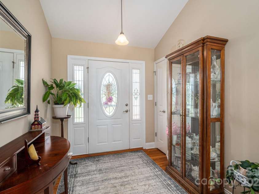 515 Carpenter Street, Maiden, NC 28650.  MLS# CAR4278710, YatesRealty ID 29948. 