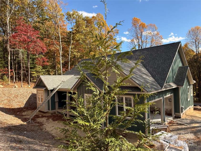 634 Hollybrook Drive, Flat Rock, NC 28731.  MLS# CAR4284666, YatesRealty ID 29949. 