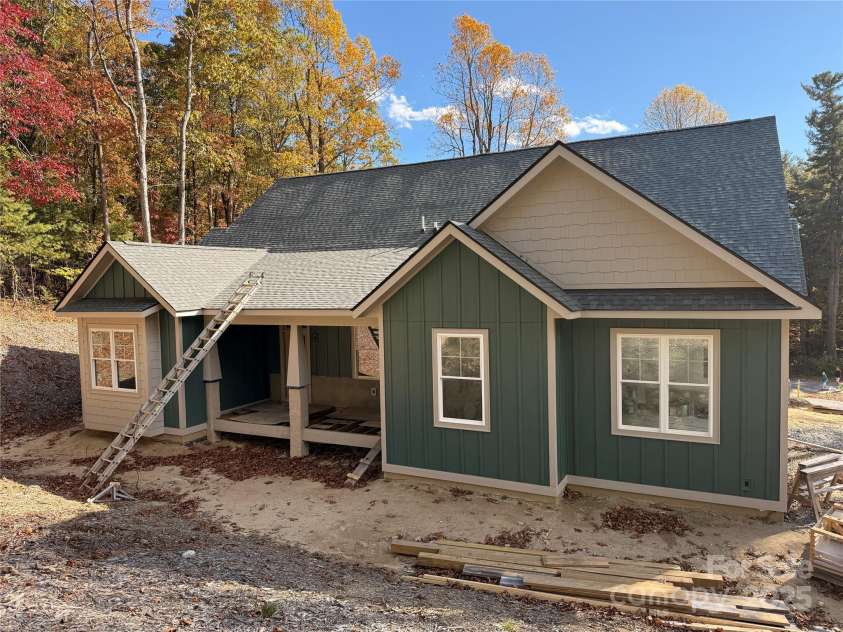 634 Hollybrook Drive, Flat Rock, NC 28731.  MLS# CAR4284666, YatesRealty ID 29949. 