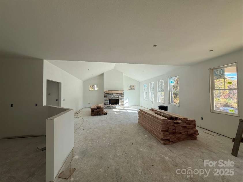 634 Hollybrook Drive, Flat Rock, NC 28731.  MLS# CAR4284666, YatesRealty ID 29949. 