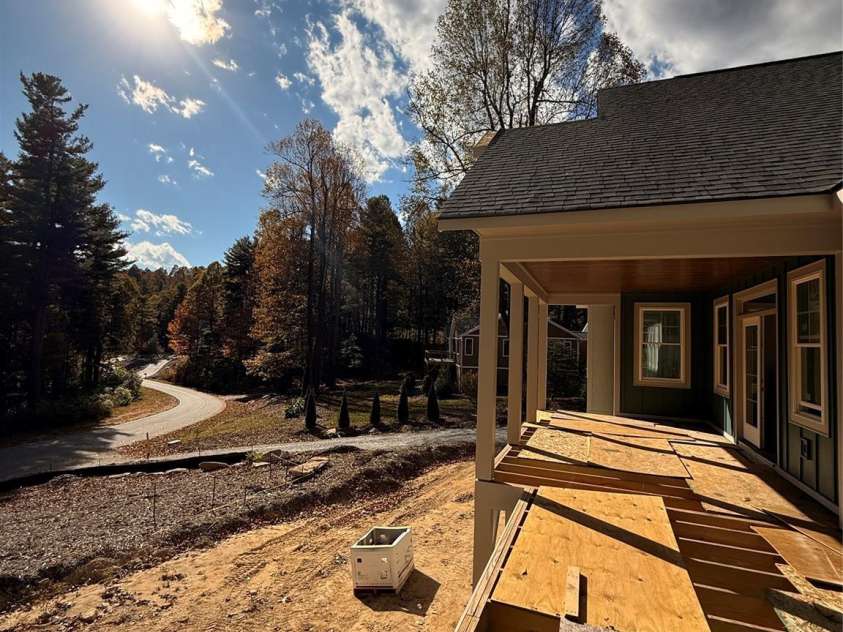 634 Hollybrook Drive, Flat Rock, NC 28731.  MLS# CAR4284666, YatesRealty ID 29949. 