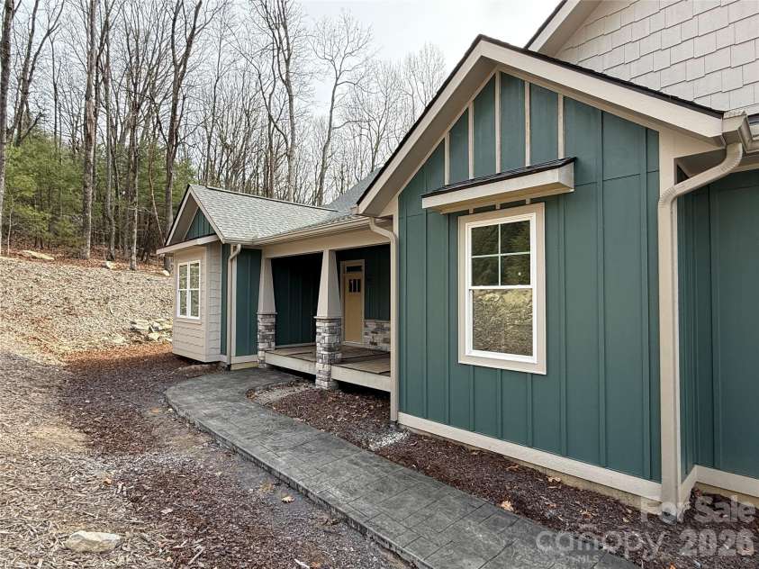 634 Hollybrook Drive, Flat Rock, NC 28731.  MLS# CAR4284666, YatesRealty ID 29949. 