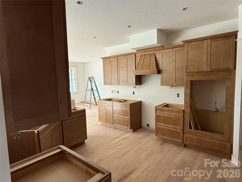 634 Hollybrook Drive, Flat Rock, NC 28731.  MLS# CAR4284666, YatesRealty ID 29949. 