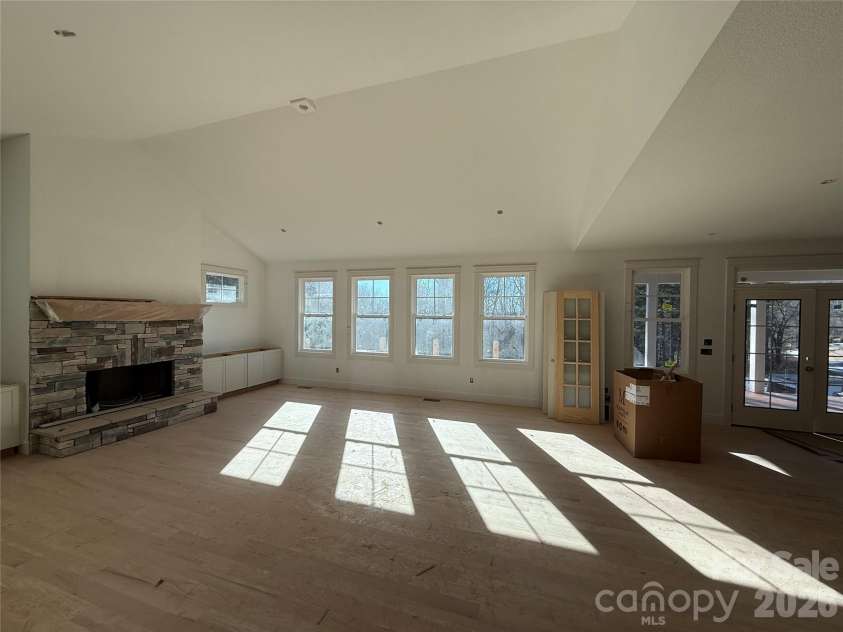 634 Hollybrook Drive, Flat Rock, NC 28731.  MLS# CAR4284666, YatesRealty ID 29949. 