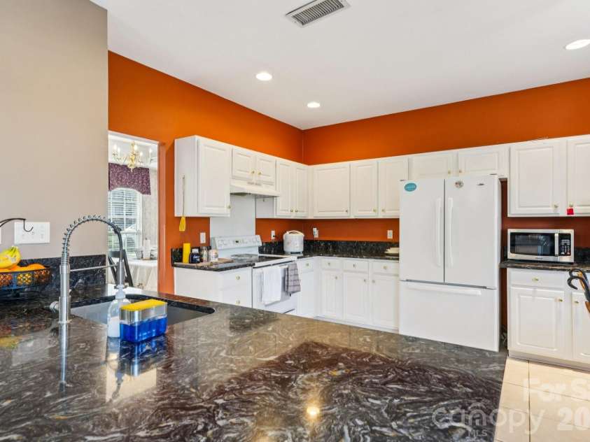 9533 Autumn Applause Drive, Charlotte, NC 28277.  MLS# CAR4350814, YatesRealty ID 29949. 