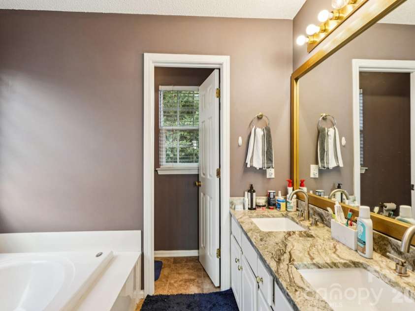 9533 Autumn Applause Drive, Charlotte, NC 28277.  MLS# CAR4350814, YatesRealty ID 29949. 