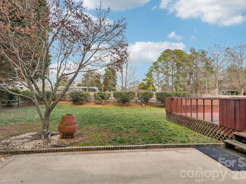 9533 Autumn Applause Drive, Charlotte, NC 28277.  MLS# CAR4350814, YatesRealty ID 29949. 