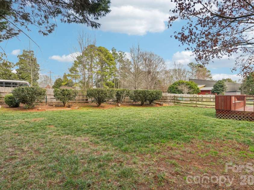 9533 Autumn Applause Drive, Charlotte, NC 28277.  MLS# CAR4350814, YatesRealty ID 29949. 