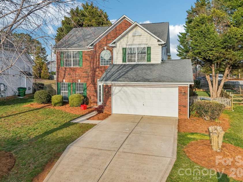 9533 Autumn Applause Drive, Charlotte, NC 28277.  MLS# CAR4350814, YatesRealty ID 29949. 