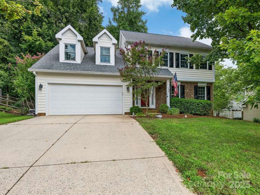 12039 Mallard Ridge Drive, Charlotte, NC 28269.  MLS# CAR4284679, YatesRealty ID 29952. 