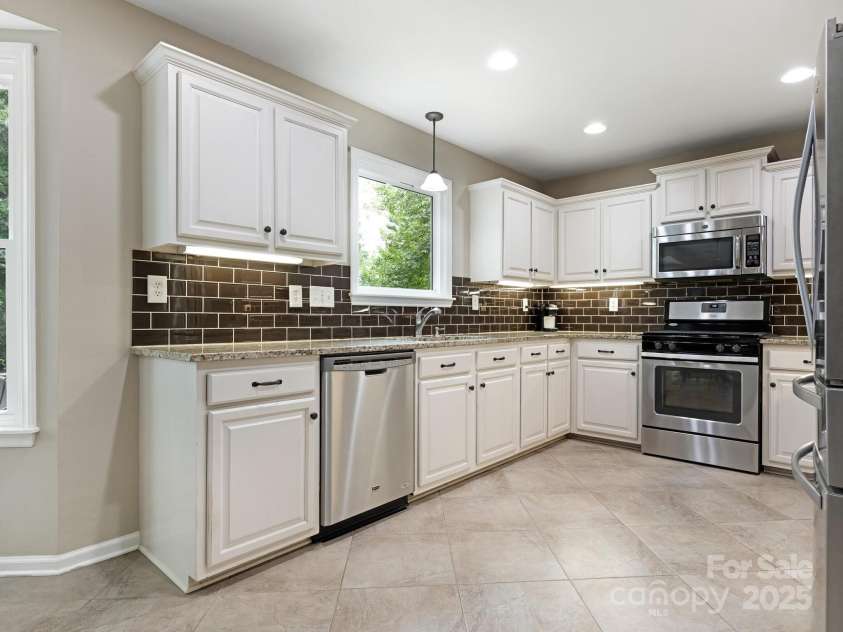 12039 Mallard Ridge Drive, Charlotte, NC 28269.  MLS# CAR4284679, YatesRealty ID 29952. 