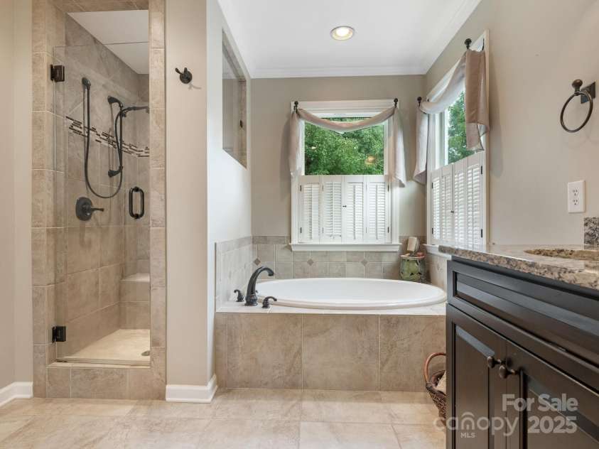 12039 Mallard Ridge Drive, Charlotte, NC 28269.  MLS# CAR4284679, YatesRealty ID 29952. 