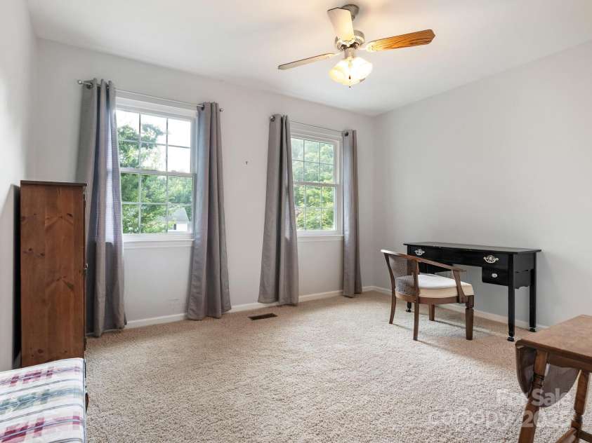 12039 Mallard Ridge Drive, Charlotte, NC 28269.  MLS# CAR4284679, YatesRealty ID 29952. 