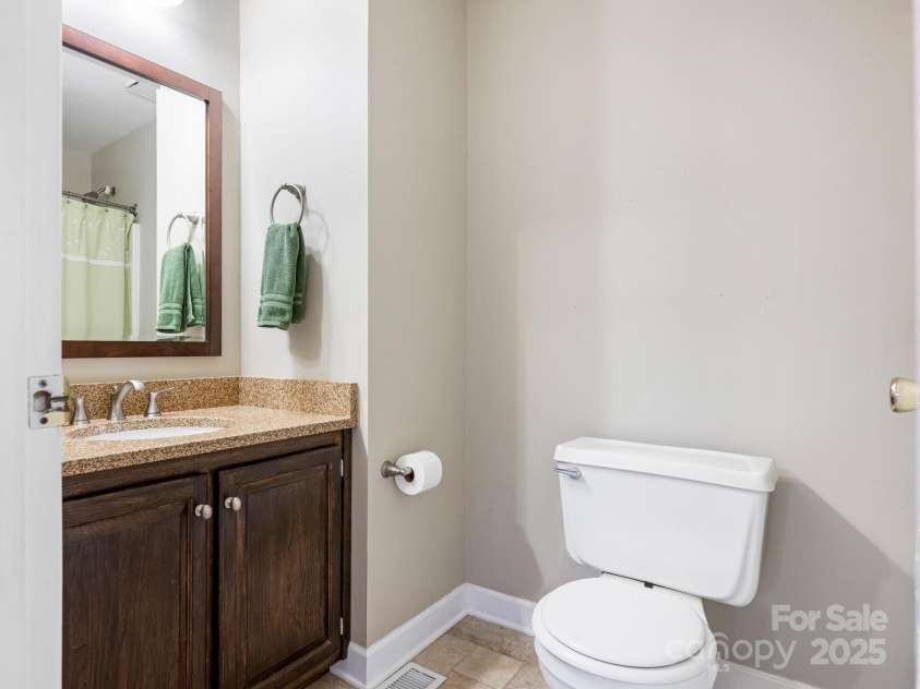 12039 Mallard Ridge Drive, Charlotte, NC 28269.  MLS# CAR4284679, YatesRealty ID 29952. 
