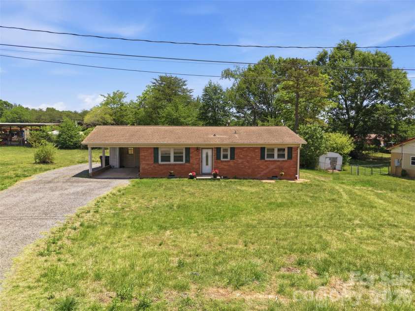 1910 26th Street, Hickory, NC 28601.  MLS# CAR4375459, YatesRealty ID 29953. 