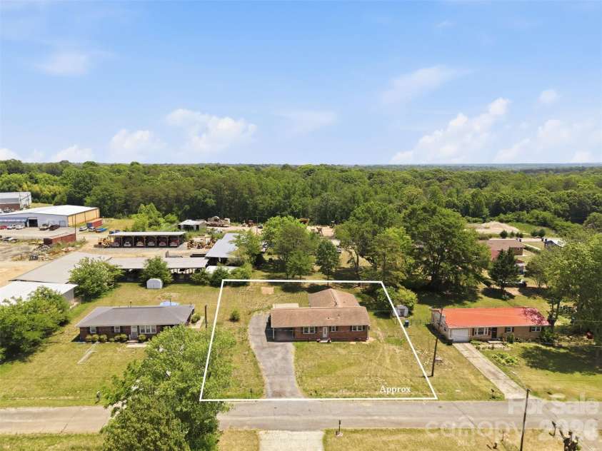 1910 26th Street, Hickory, NC 28601.  MLS# CAR4375459, YatesRealty ID 29953. Lot Lines are Appx
