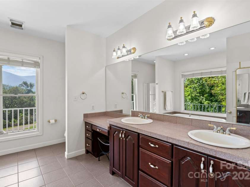 34 Anderson Road, Weaverville, NC 28787.  MLS# CAR4285652, YatesRealty ID 29953. 