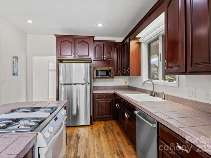 34 Anderson Road, Weaverville, NC 28787.  MLS# CAR4285652, YatesRealty ID 29953. 