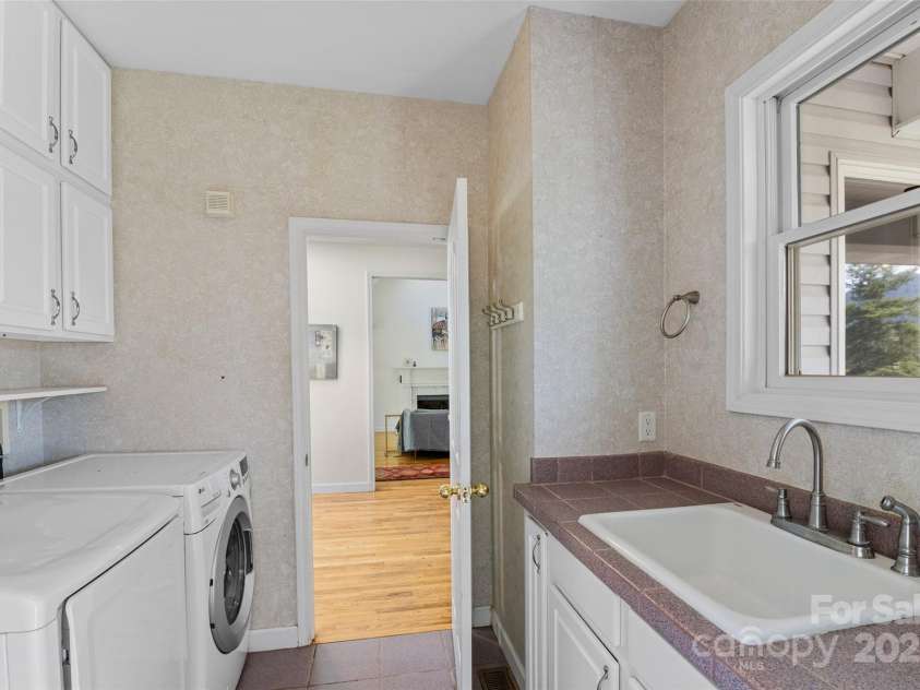 34 Anderson Road, Weaverville, NC 28787.  MLS# CAR4285652, YatesRealty ID 29953. 