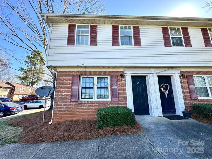 5812 Hunting Ridge Lane, Charlotte, NC 28212.  MLS# CAR4283343, YatesRealty ID 29957. 