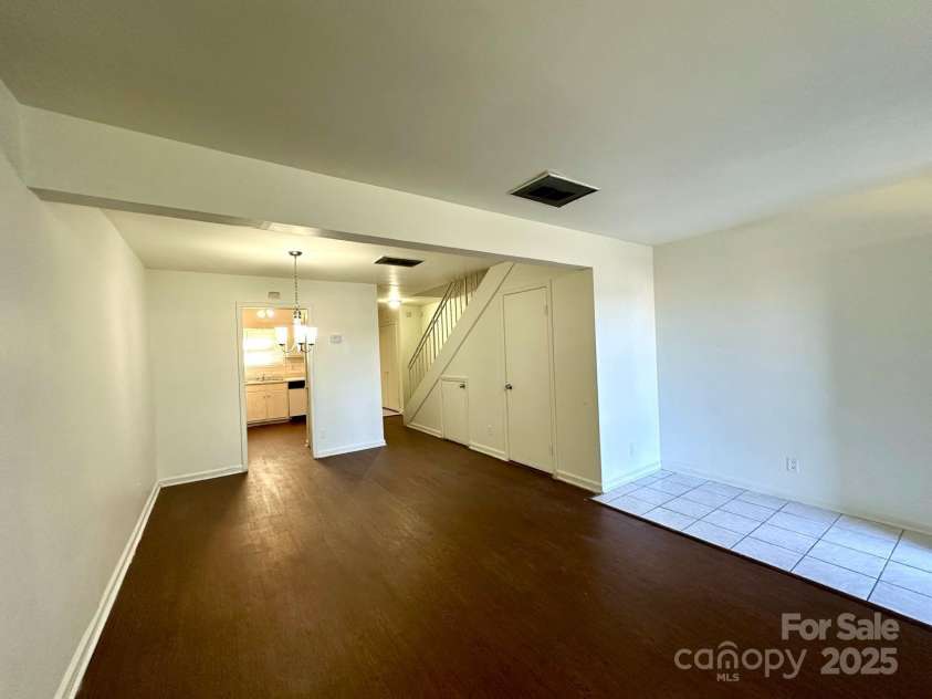 5812 Hunting Ridge Lane, Charlotte, NC 28212.  MLS# CAR4283343, YatesRealty ID 29957. 