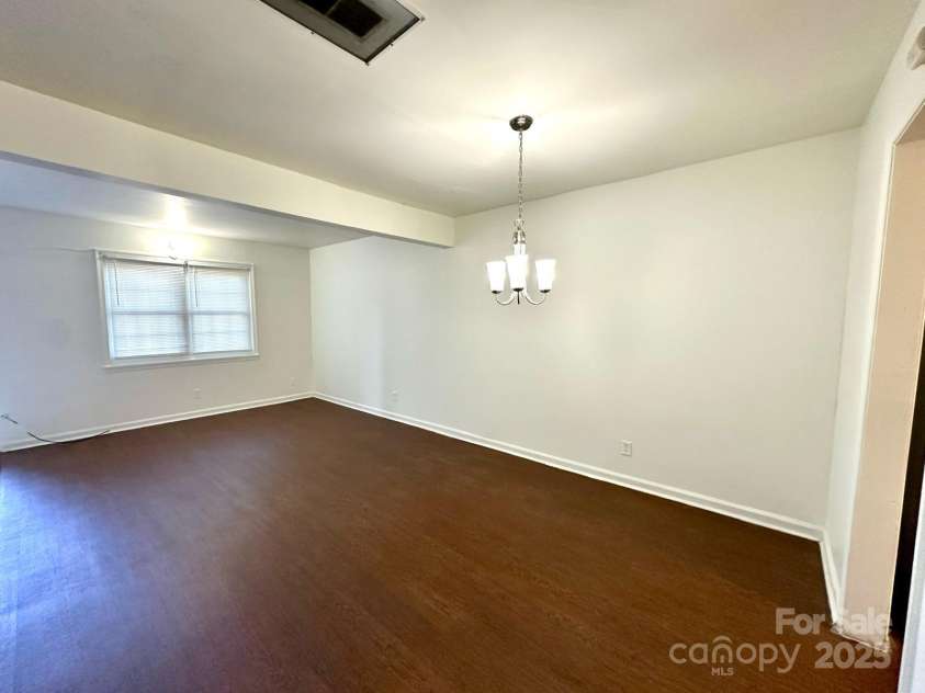 5812 Hunting Ridge Lane, Charlotte, NC 28212.  MLS# CAR4283343, YatesRealty ID 29957. 