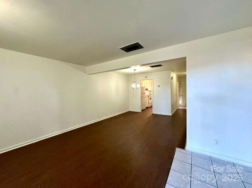 5812 Hunting Ridge Lane, Charlotte, NC 28212.  MLS# CAR4283343, YatesRealty ID 29957. 